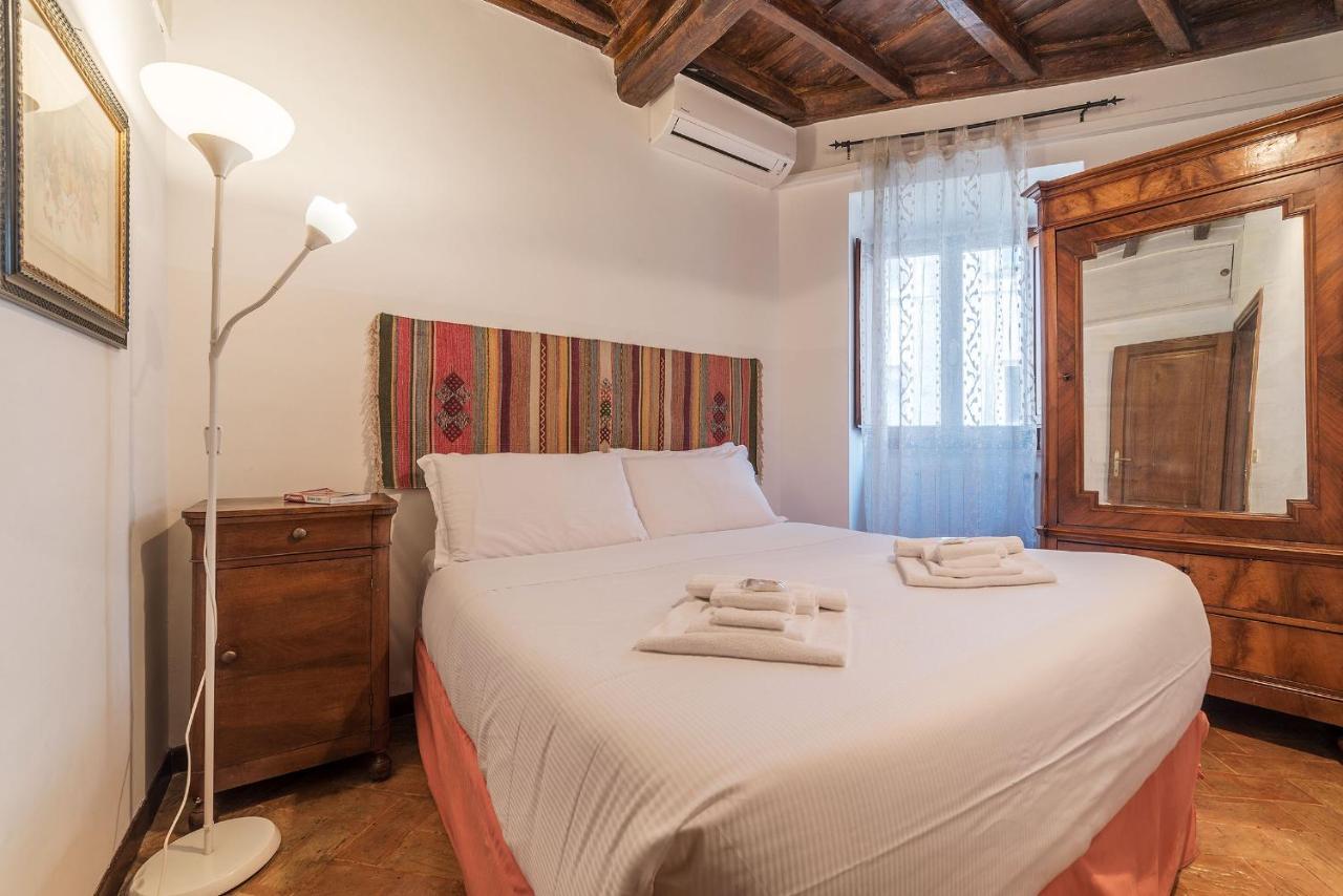 By The Charming Piazza Navona - Fromhometorome Apartamento *
